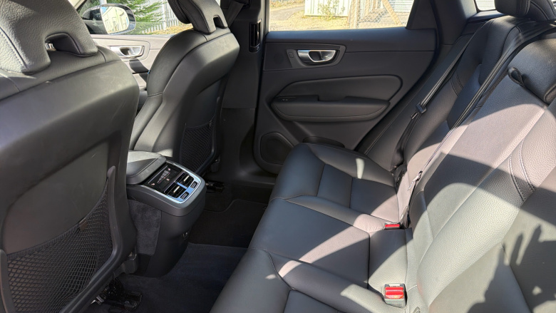 Volvo Xc60 2.0 B4P Plus Dark 5dr Geartronic Petrol Estate